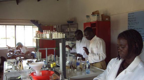 Un laboratorio veterinario per le comunità pastorali Karamojong
